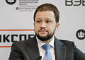 Кадр из интервью с главой Росавиации Дмитрием Ядровым в студии Эксперта на ПМЭФ-2025