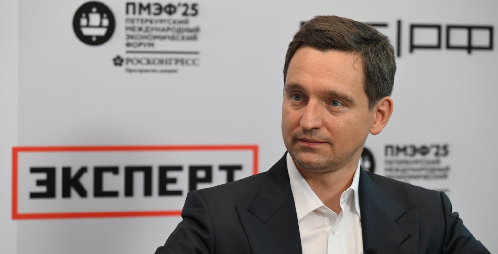 Кадр из интервью с совладельцем девелоперской группы «Родина» Владимиром Щёкиным в студии Эксперта на ПМЭФ-2025