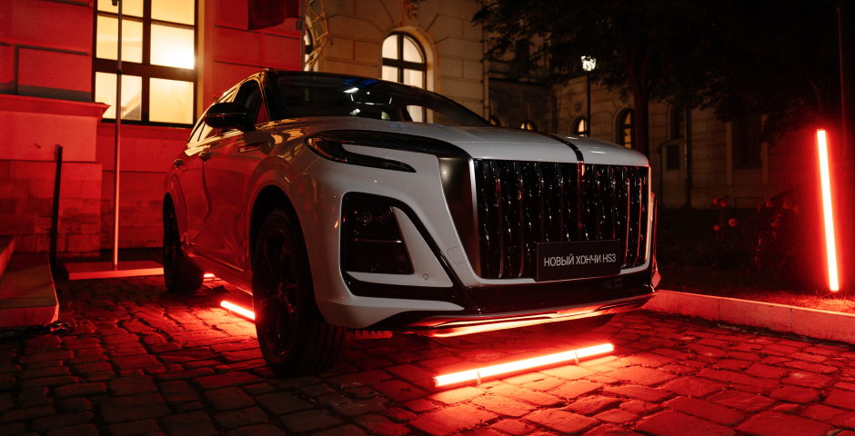 HONGQI себя показал и модный показ посмотрел