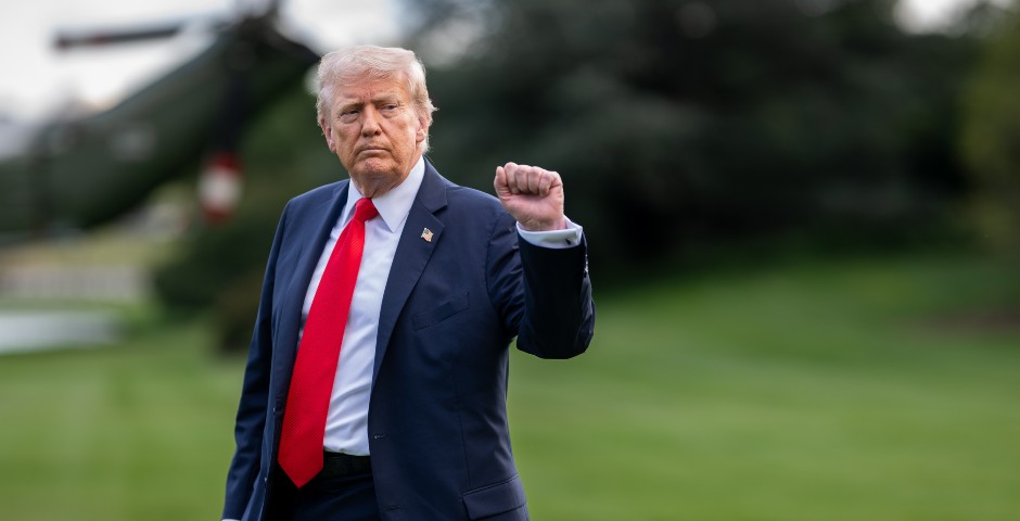 Дональд Трамп сообщил о возобновлении движения по Ормузскому проливу
