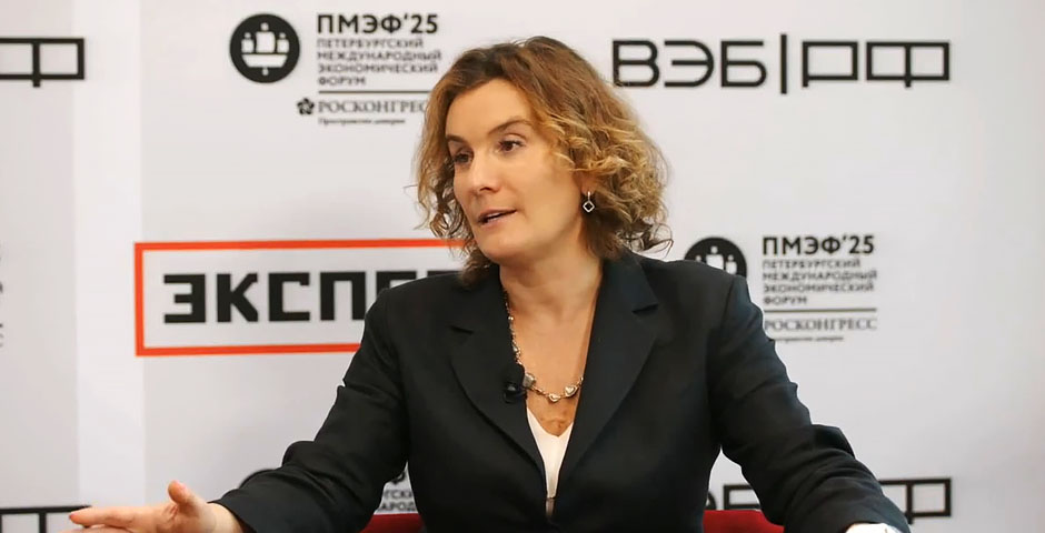 Кадр из интервью с председателем Совета директоров «Союзмультфильм», генеральным директором киностудии им. М. Горького Юлианой Слащевой в студии Эксперта на ПМЭФ-2025