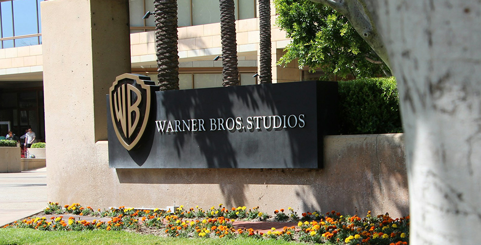 Netflix и Comcast заявили о заинтересованности в покупке Warner Bros.