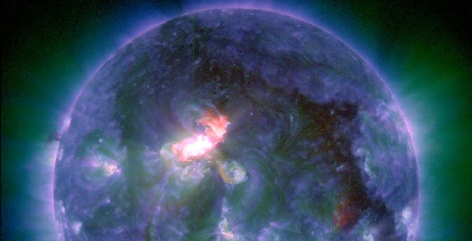 Ученые зафиксировали самый крупный в 2025 году выброс массы на Солнце