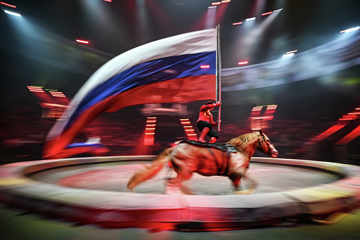 Как тревожность россиян заряжает экономику