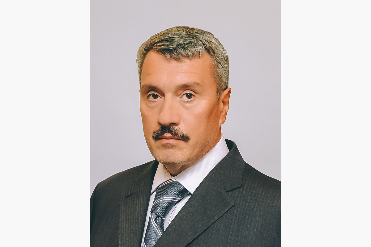Доев Дмитрий начал профессиональный путь инженером в лаборатории, где изучали физику горения и взрыва