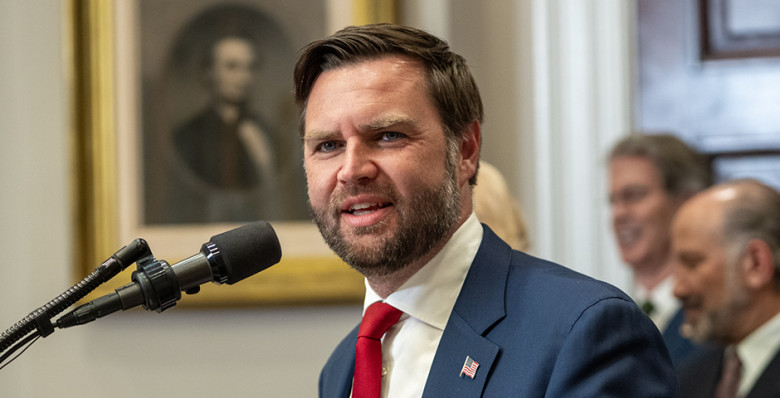 Джей Ди Вэнс: танкер «Маринера» притворялся российским для обхода санкций