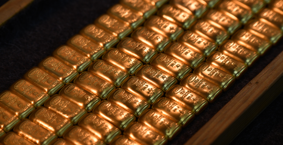 Цена золота обновила исторический максимум, впервые превысив $2400