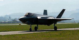 Власти США допустили приобретение акций в оборонных компаниях