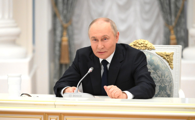 Владимир Путин оценил долю доллара и евро в расчетах с КНР