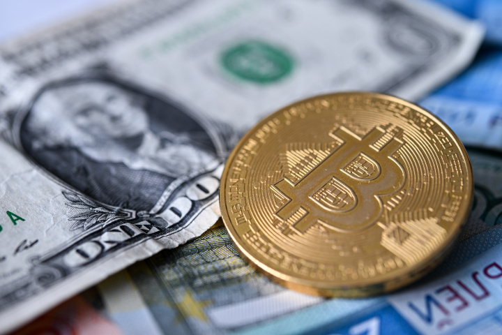 Стоимость биткоина достигла рекордных $125 тыс.