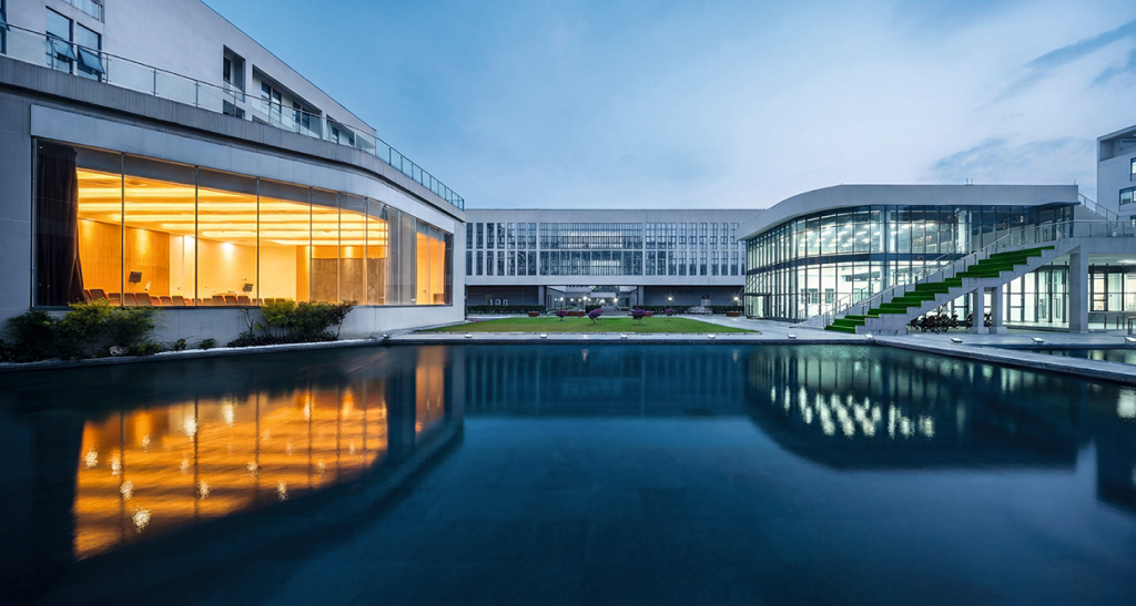 Производственный комплекс в&nbsp;Чэнду, совмещает в&nbsp;себе офис, центр R&D и&nbsp;производство лекарств