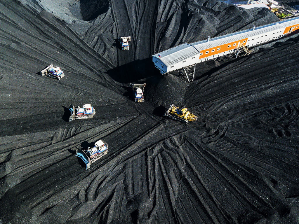 Угольный склад — специально оборудованное место для приемки, хранения, сортировки и отгрузки угля