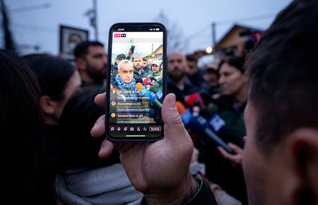 Независимый кандидат в&nbsp;президенты Румынии Кэлин Джорджеску во&nbsp;время общения со&nbsp;своими сторонниками, 08.12.2024&nbsp;г.