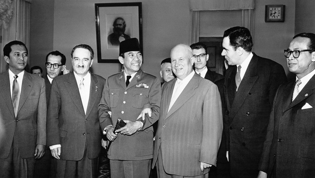 Первый секретарь ЦК КПСС Никита Хрущев и президент Индонезии Ахмед Сукарно в Москве, 7 мая 1959 г.