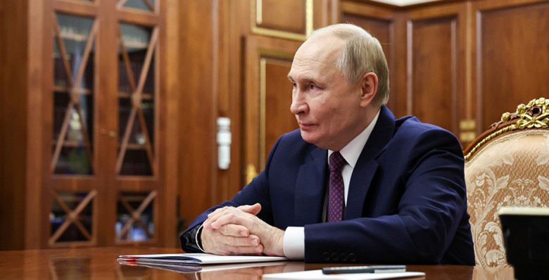 Владимир Путин призвал усиливать позиции России в Арктике