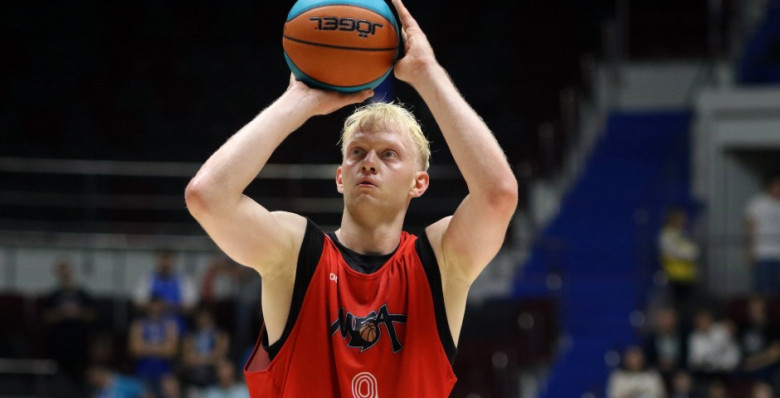 Москва и Париж обменяли баскетболиста Даниила Касаткина на француза Лорана Винатье
