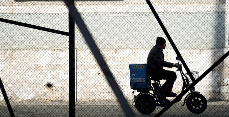 В Москве отстранили от работы 15 тыс. курьеров за нарушения