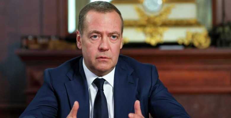 Дмитрий Медведев пригрозил Лондону и Парижу ударом в случае передачи ЯО Киеву