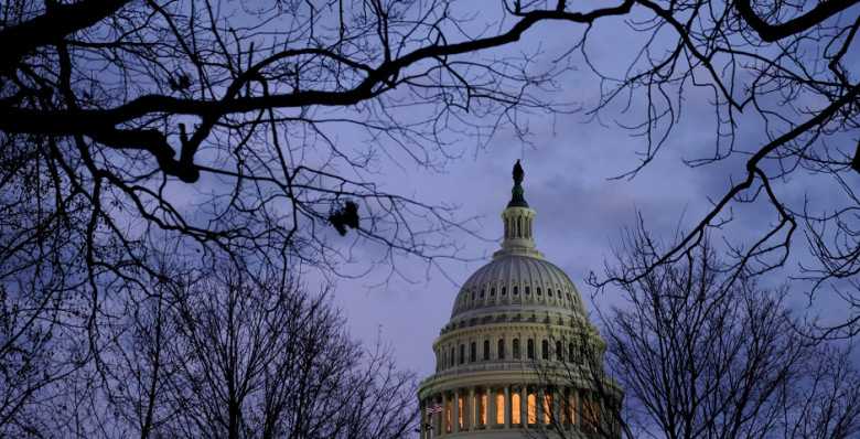 Америка не закрывает счет