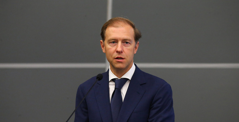 Денис Мантуров сообщил о проработке запрета вейпов в РФ