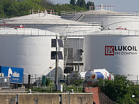 Bloomberg: «Лукойл» хочет продать международные активы единым пакетом