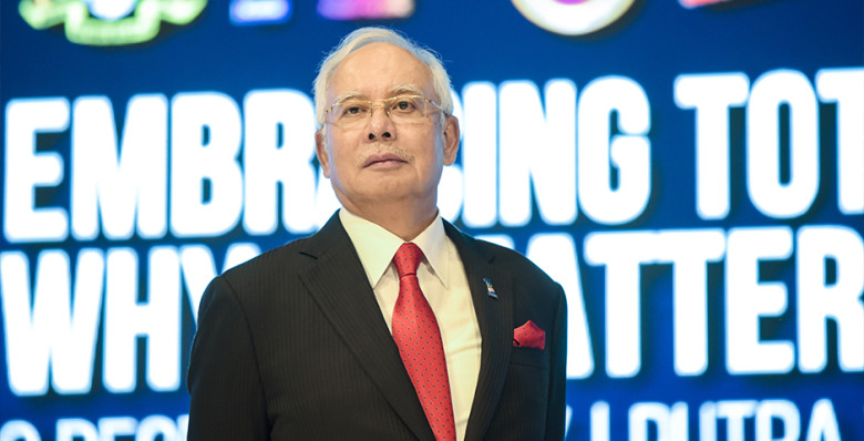 Бывшего премьера Малайзии приговорили к 15 годам из-за злоупотребления властью