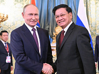 Президент Лаоса подарил Владимиру Путину двух слонов