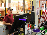 Reuters узнал о снижении числа офлайн-покупок в США на фоне рейдов иммиграционной службы