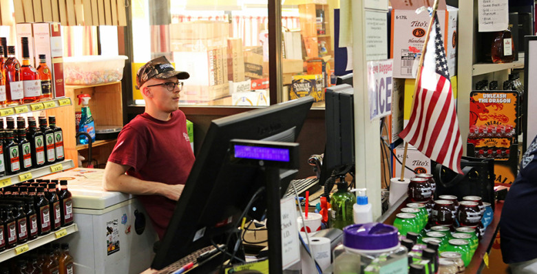 Reuters узнал о снижении числа офлайн-покупок в США на фоне рейдов иммиграционной службы