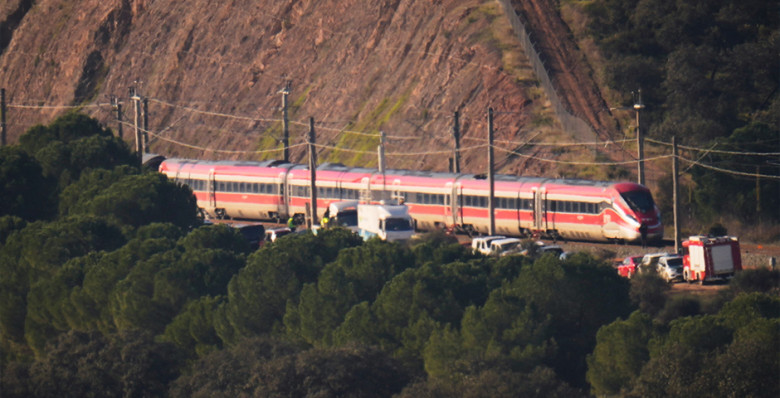 Испания объявила трехдневный траур после столкновения двух поездов