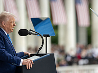 Дональд Трамп заявил, что всерьез задумался о выходе США из НАТО