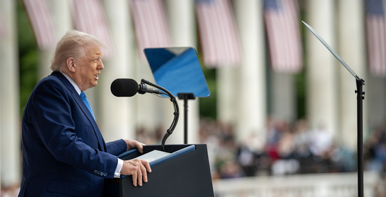 Дональд Трамп заявил, что всерьез задумался о выходе США из НАТО