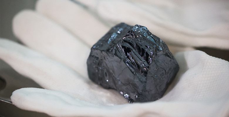 Крупнейший в России кремниевый завод приостановит производство с 2026 года