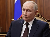 Владимир Путин подписал закон о праве лиц без гражданства служить в армии