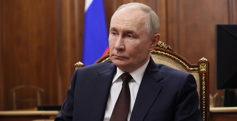 Владимир Путин подписал закон о праве лиц без гражданства служить в армии