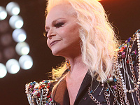 Адвокат Ларисы Долиной опровергла просьбу певицы остаться в квартире на несколько месяцев