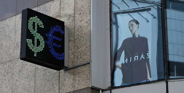 В Сбербанке допустили снижение доллара до 70 рублей в мае