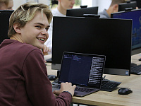 Антон Котяков призвал учить школьников пользоваться ИИ