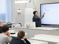 В Госдуме предложили сделать зарплаты учителей не ниже 200% средней по региону