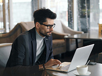 Банкам в РФ могут разрешить заключать договоры с новыми клиентами по видеосвязи