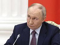 Владимир Путин призвал молодых россиян не откладывать рождение детей