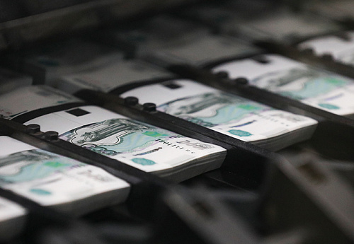 Деньги отнесли в сберкассы