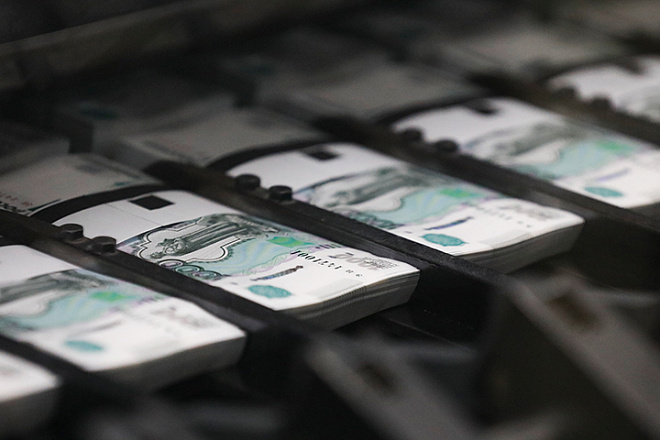 Деньги отнесли в сберкассы