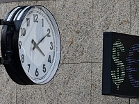 Курс доллара опустился ниже 78 рублей впервые с мая 2023 года