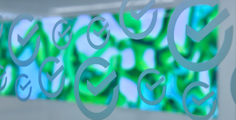 Глава Сбербанка назвал скидки на маркетплейсах «торговым рабством»