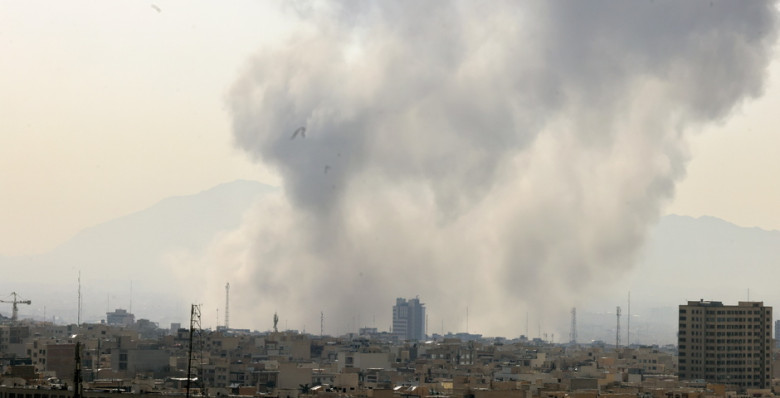 В Абу-Даби при падении обломков ракет погиб человек