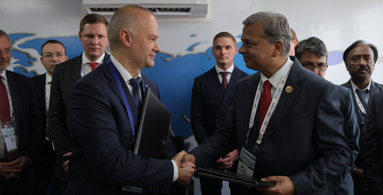 ОАК и HAL подписали договор о совместном производстве SJ-100 в Индии