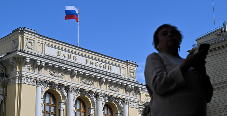 Банк России объяснил разницу между блокировкой и приостановкой перевода