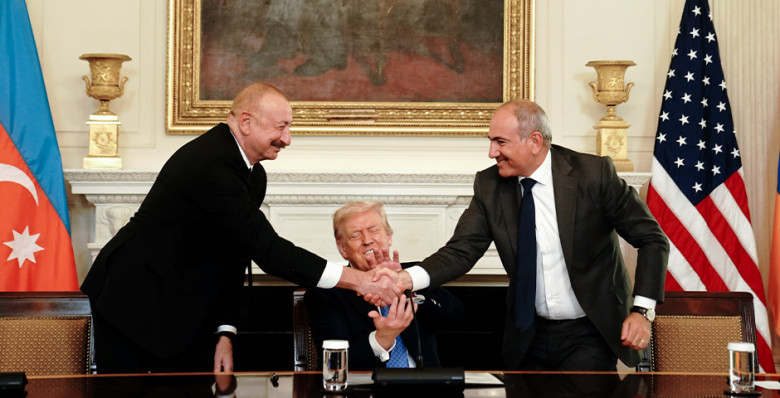 Никол Пашинян заявил о готовности изменить Конституцию ради мира с Азербайджаном
