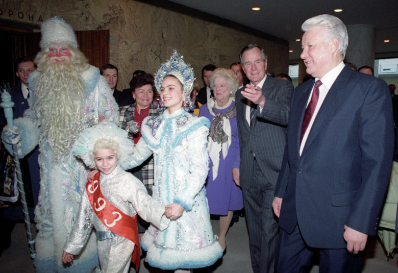 Борис Ельцин и Джордж Буш на новогоднем детском празднике в Кремлевском дворце. 03.01.1993 г.